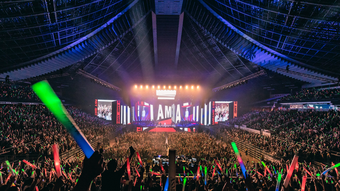 WAVE PTX TLK100 vs Traditional Walkie-Talkies: What’s the Better Choice for Your Team?